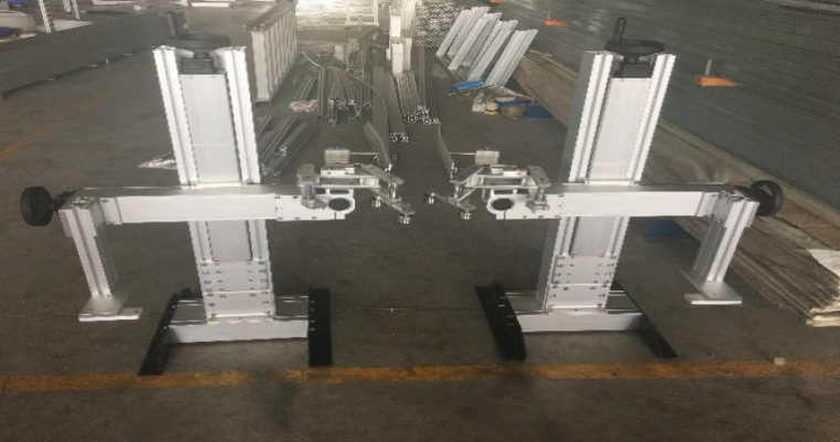 坐標(biāo)式機器人碼垛機實現(xiàn)全自動碼垛生產(chǎn)